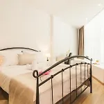Πανσιόν Via Domus 4*