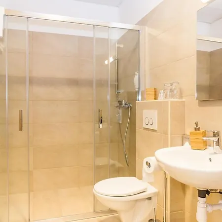 Via Domus ゲストハウス 4*