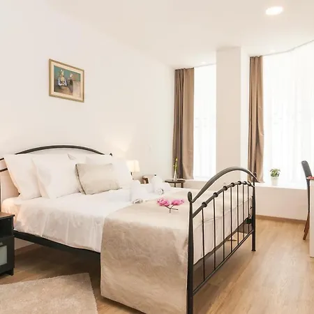 Via Domus Πανσιόν Σπλιτ
