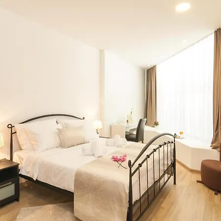 Via Domus 4*