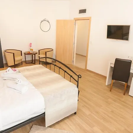 Via Domus Pensión Split