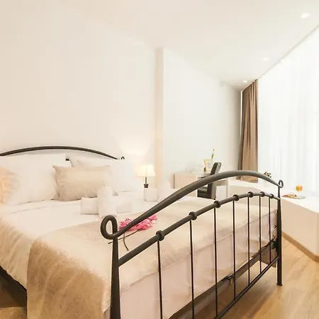 Guest house Via Domus 4*