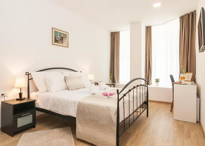 Via Domus Pensionat Split