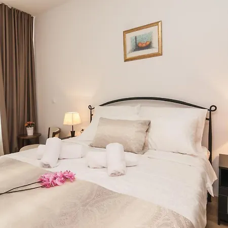 Via Domus Vendégház 4*