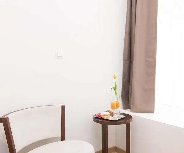 Via Domus 4*